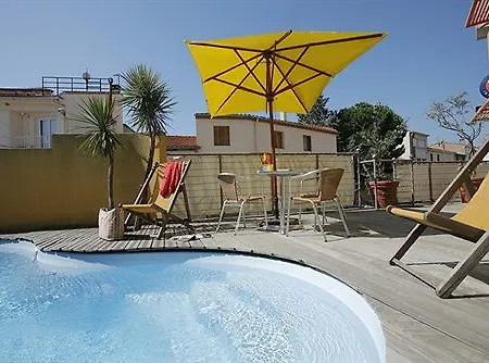 Отель The Originals Perpignan Sud Le Grillon D'or Ле-Булу