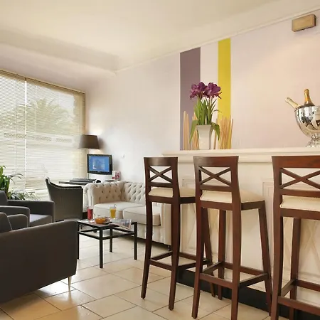 Отель The Originals Perpignan Sud Le Grillon D'or 3*